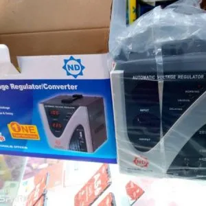 Régulateur de tension ND-DAVRC-1000VA