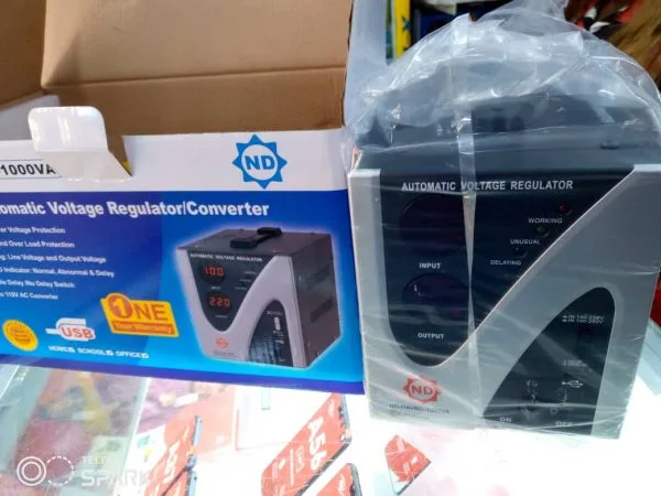 Régulateur de tension ND-DAVRC-1000VA