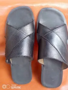 NU-PIEDS -HOMMES-NOIR-poiture 40